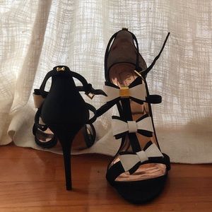 Ted Baker Bow front heels